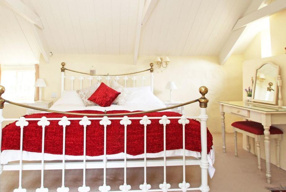 Meadowside Cottage, Characterful Grade 2 Listed Cottage Near To Wadebridge And Padstow Eksteriør bilde