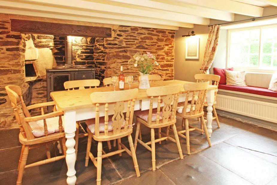 Meadowside Cottage, Characterful Grade 2 Listed Cottage Near To Wadebridge And Padstow Eksteriør bilde